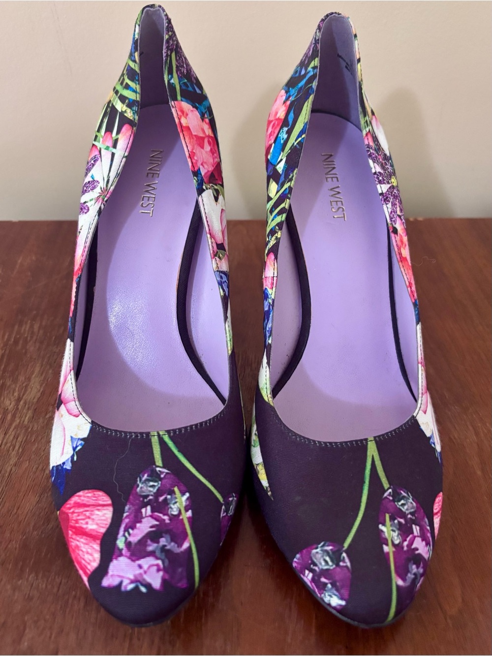 Nine West| Tatiana Black & Purple Floral Print High Heel Satin Pumps Sz 9.5 - Picture 2 of 9